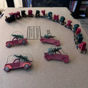 Festive Wooden Christmas Train ⚠️ & 4 ornaments